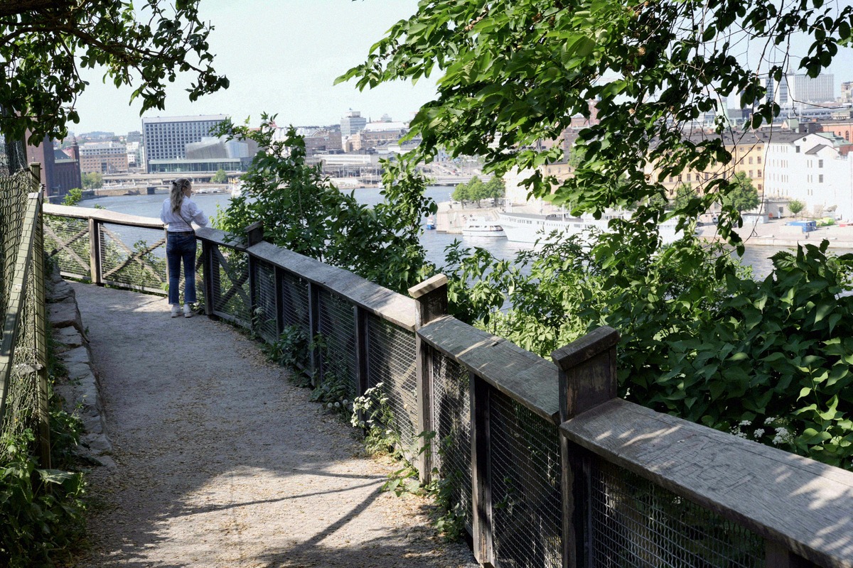 View from Monteliusvägen across Riddarfjärden towards Stadshuset